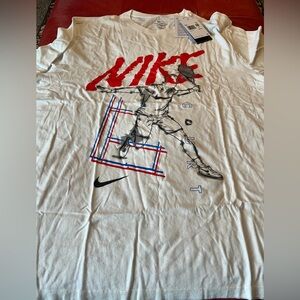 Nike Men's White Graphic T-Shirt
